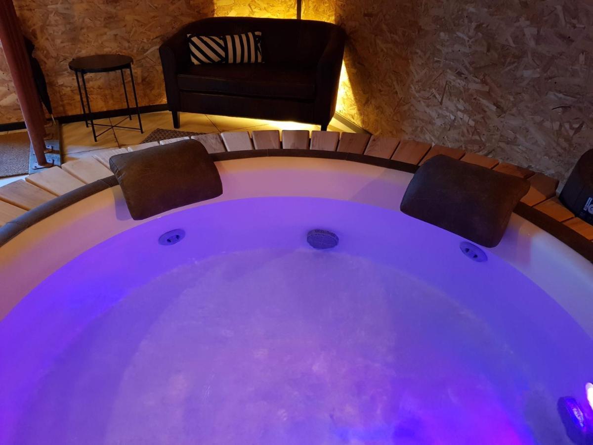 Au Soleil Vert - Chambre De Charme Avec Spa Et Sauna Prives Zeggers-Cappel Ngoại thất bức ảnh